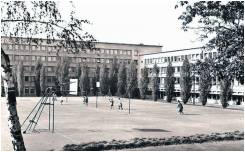 Cour du lycée Pissatro début des années 60