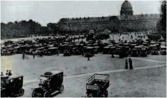 Esplanade des Invalides, Paris Automobilistes attendant leur affectation militaire - Archives départementales du Val d’Oise